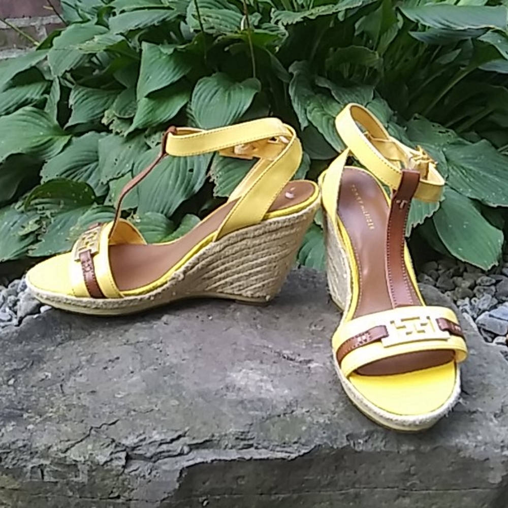 NEW Tommy Hilfiger Strappy Wedge Sandal